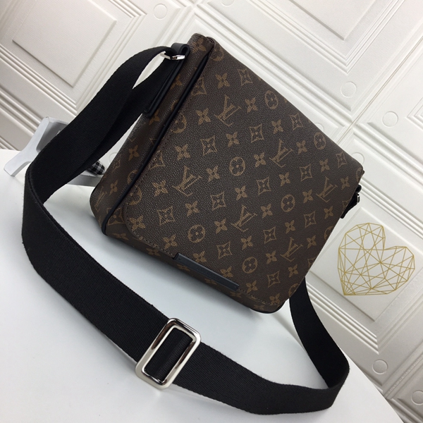 ルイヴィトンバッグ背面デザイン